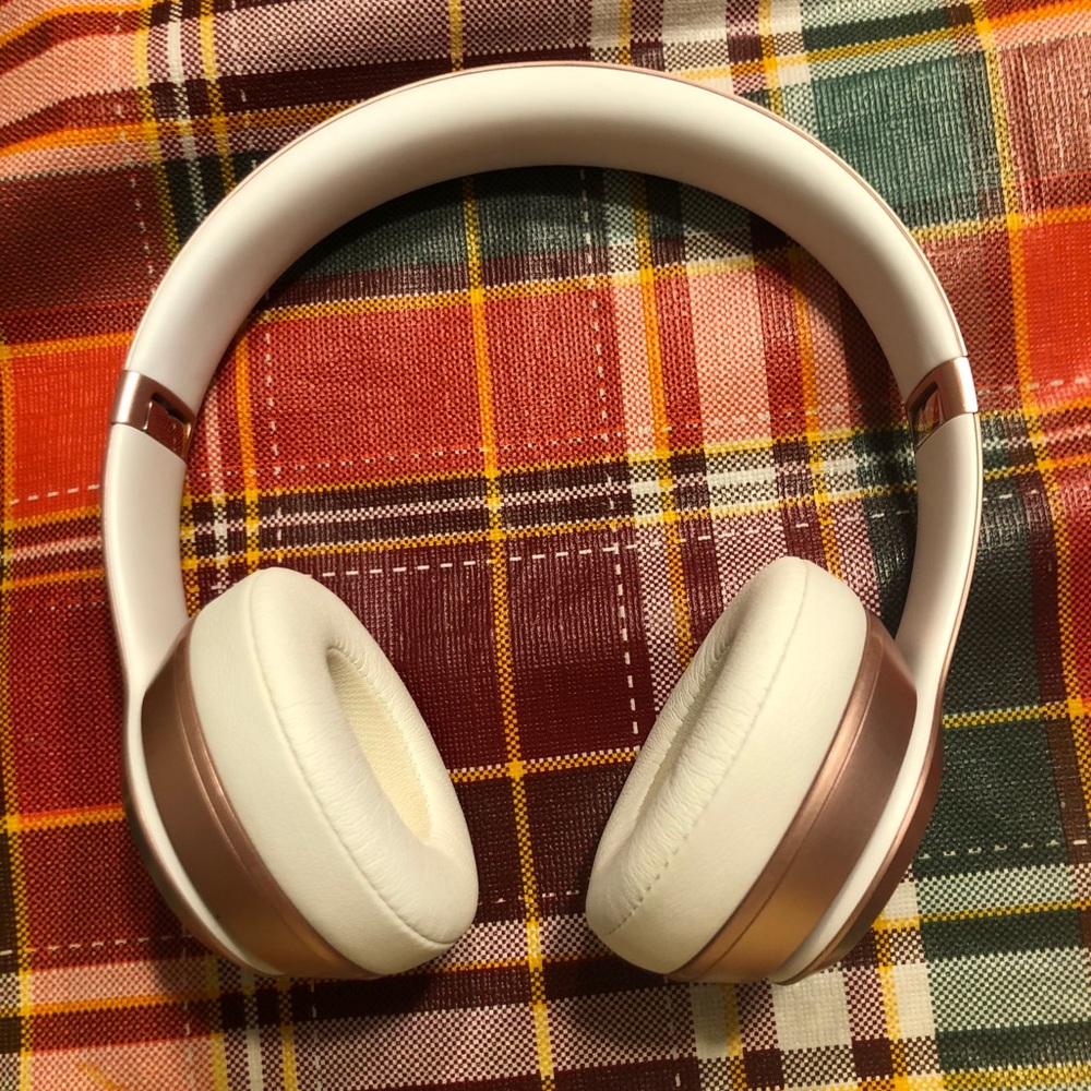 Beats Solo Wireless- rose gold